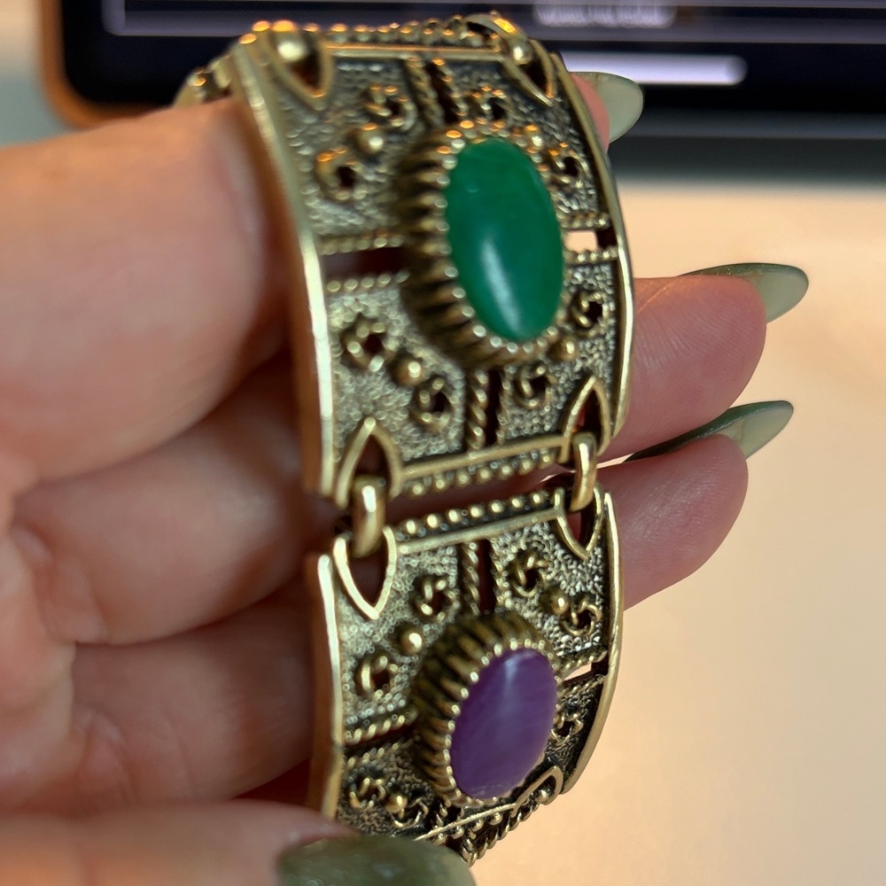Vintage signed Sara Coventry 
GORGEOUS Multi-Stone Gold Bracelet